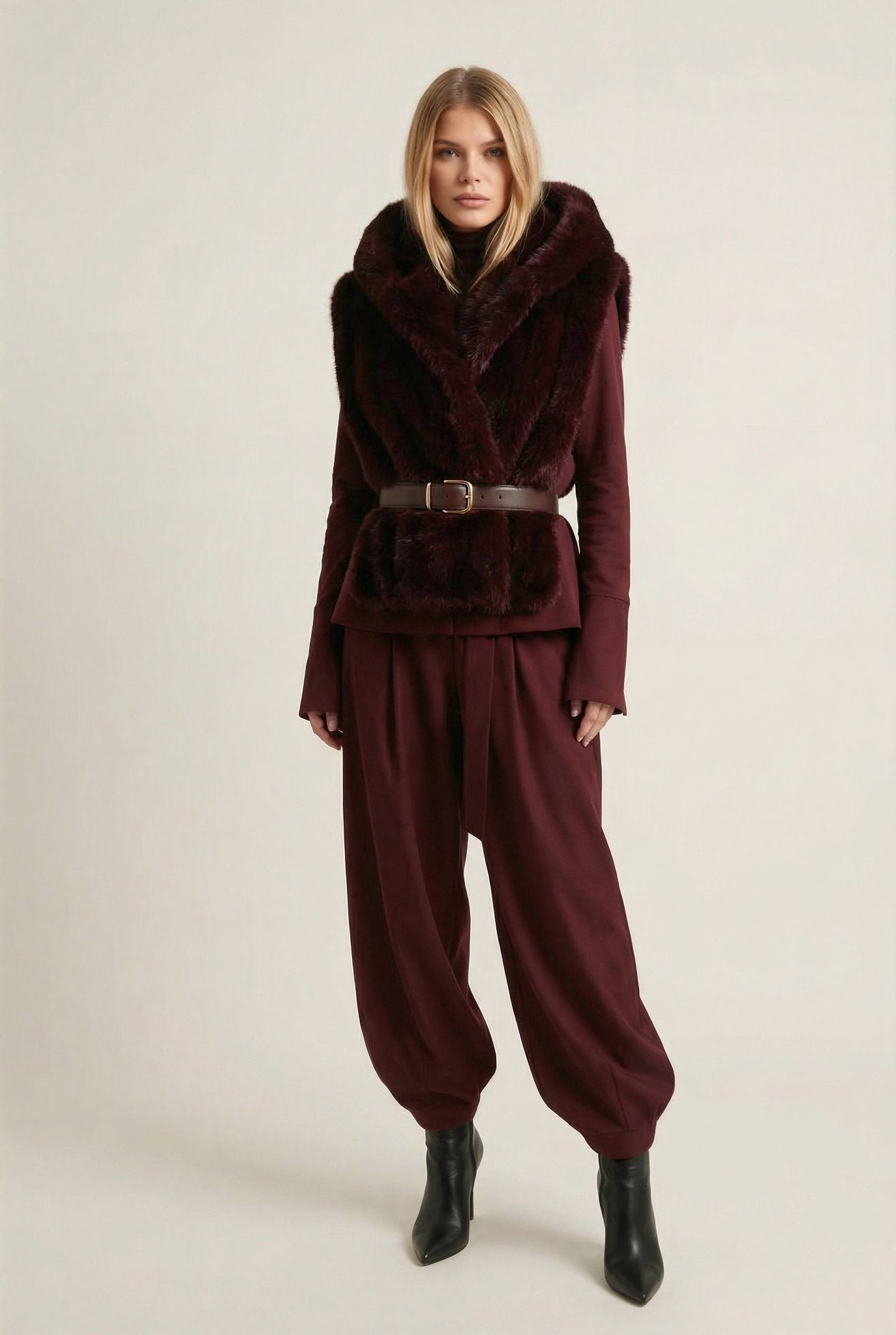 Odette Eco - Fur Vest – in dark Burgundy - SIMOVSKA