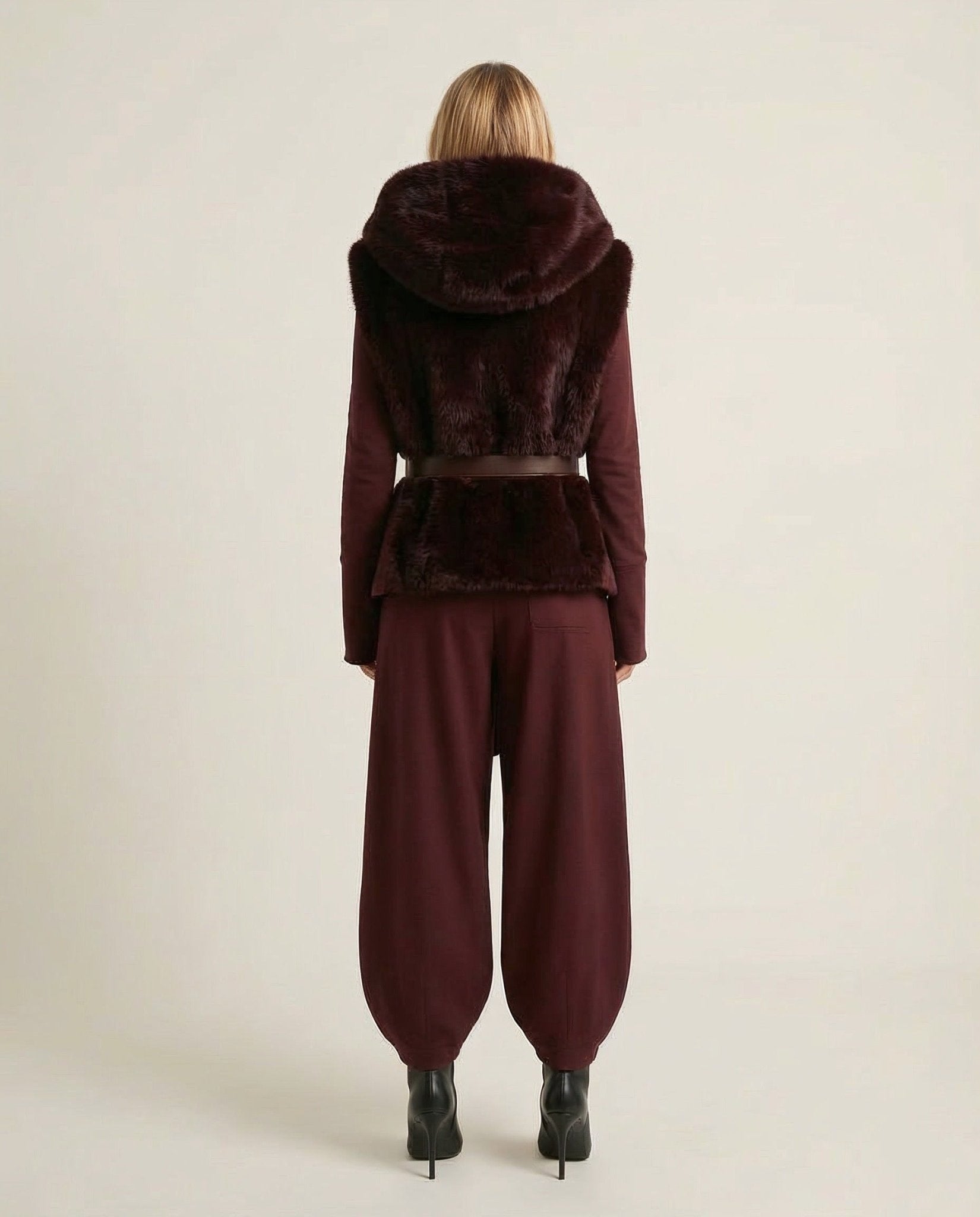 Odette Eco - Fur Vest – in dark Burgundy - SIMOVSKA