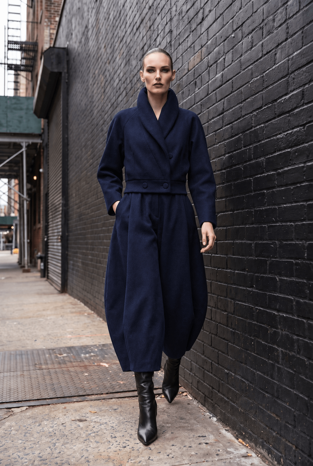 Stockholm Navy Blue Wool Jacket and Barrel-Leg Trouser Set - SIMOVSKA