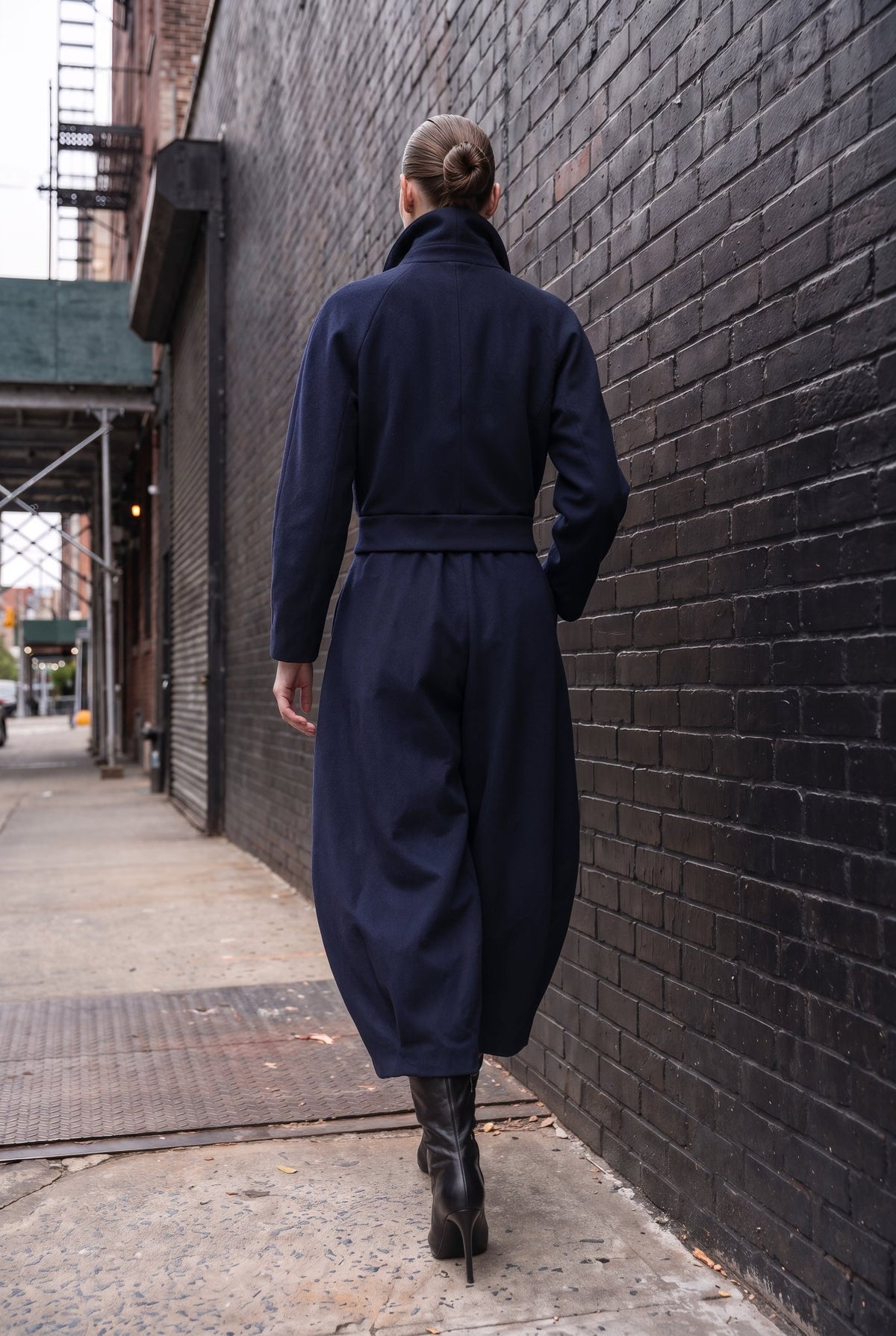 Stockholm Navy Blue Wool Jacket and Barrel-Leg Trouser Set - SIMOVSKA